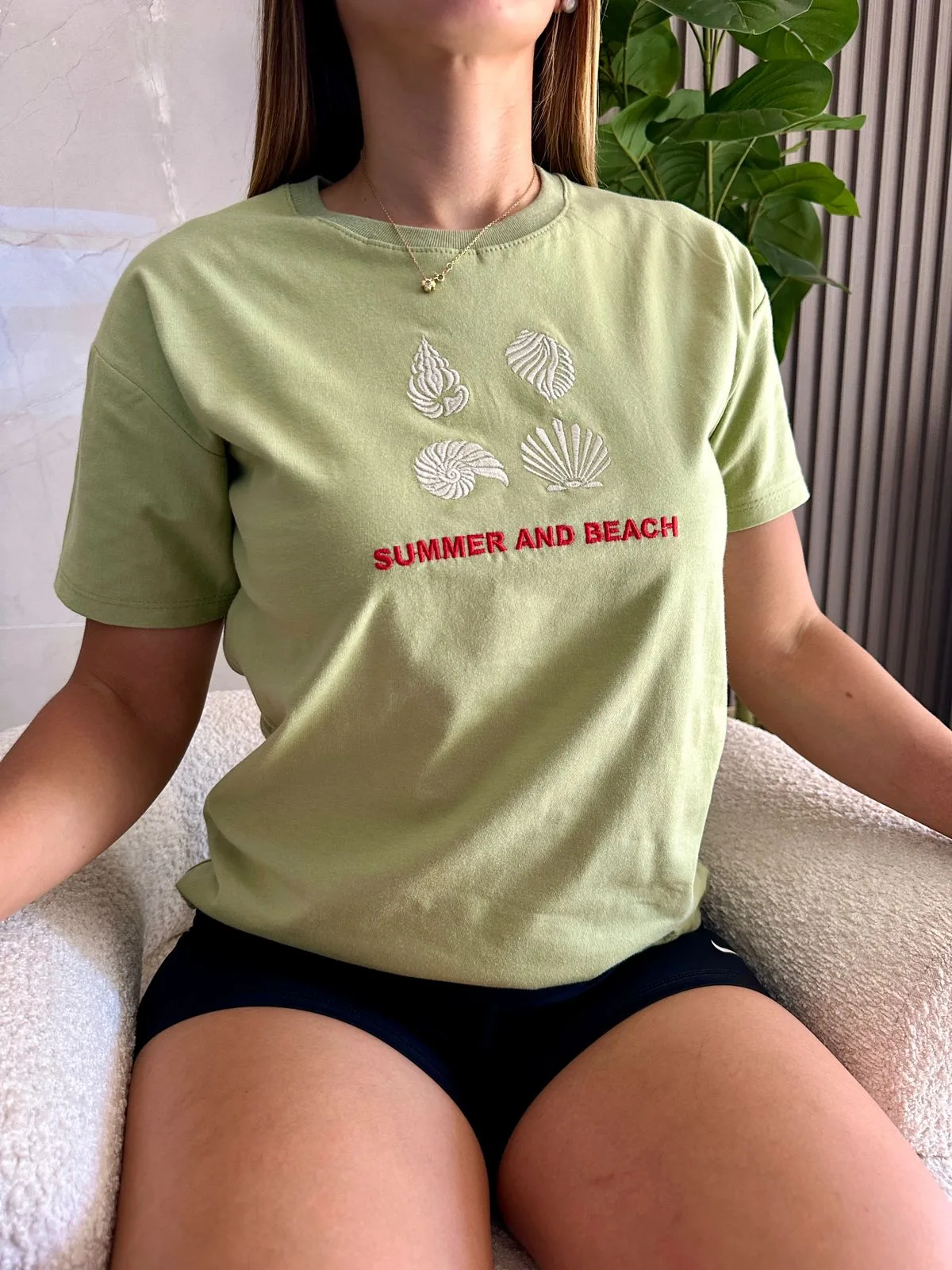 Remera SUMMER AND BEACH bordada