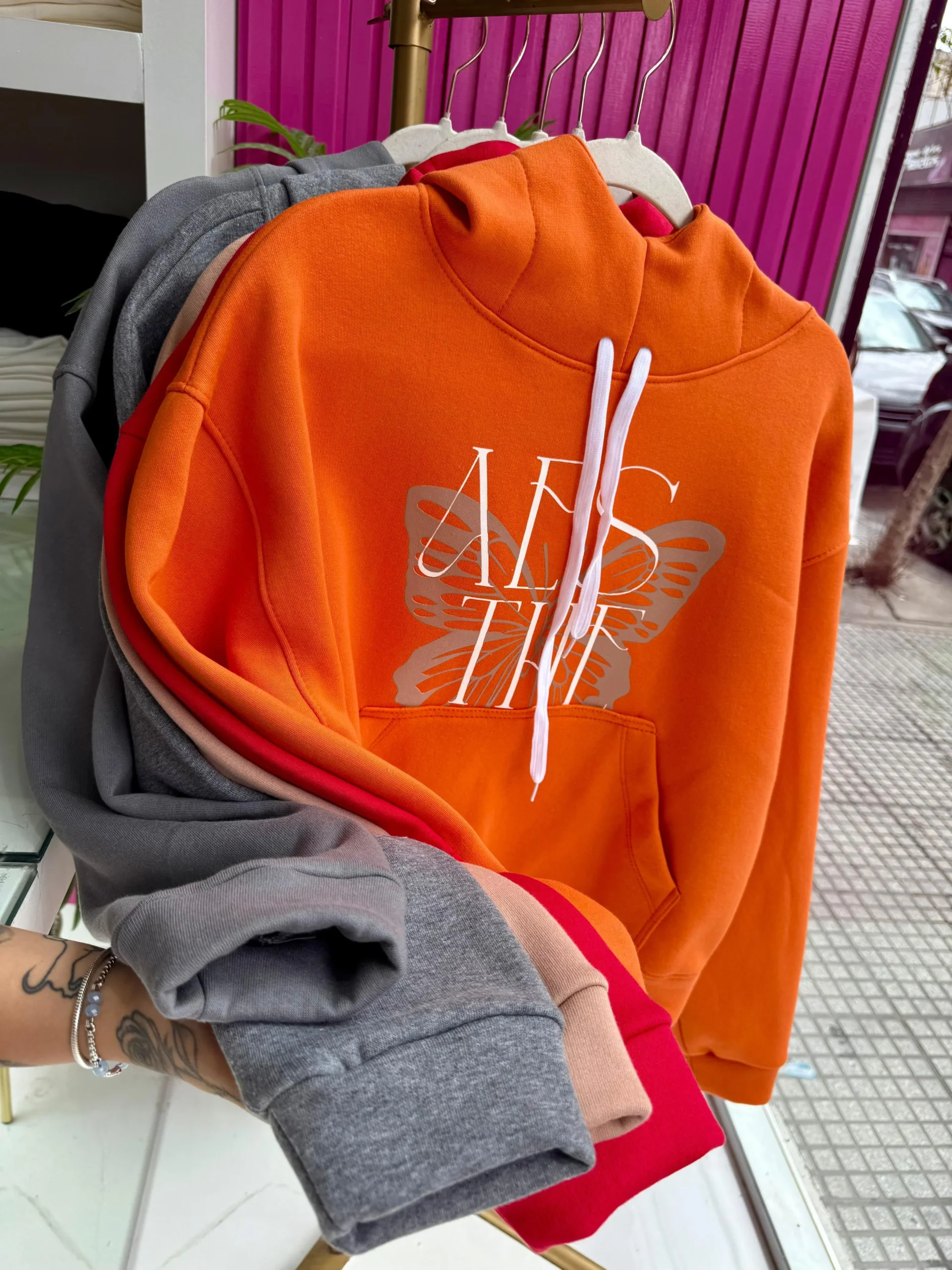 Alternative view of Buzo canguro MARIPOSA