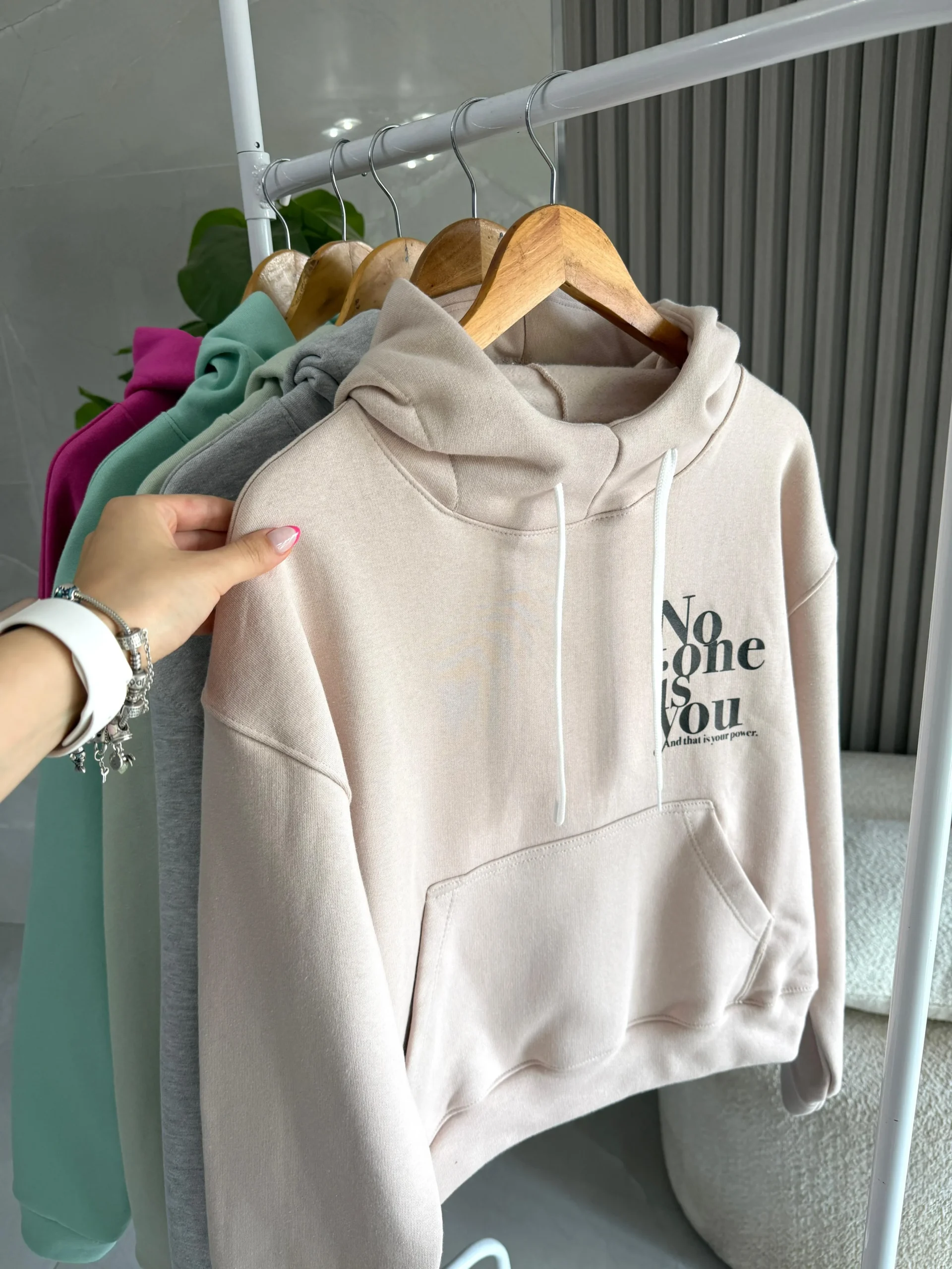 Buzo canguro NO ONE IS YOU