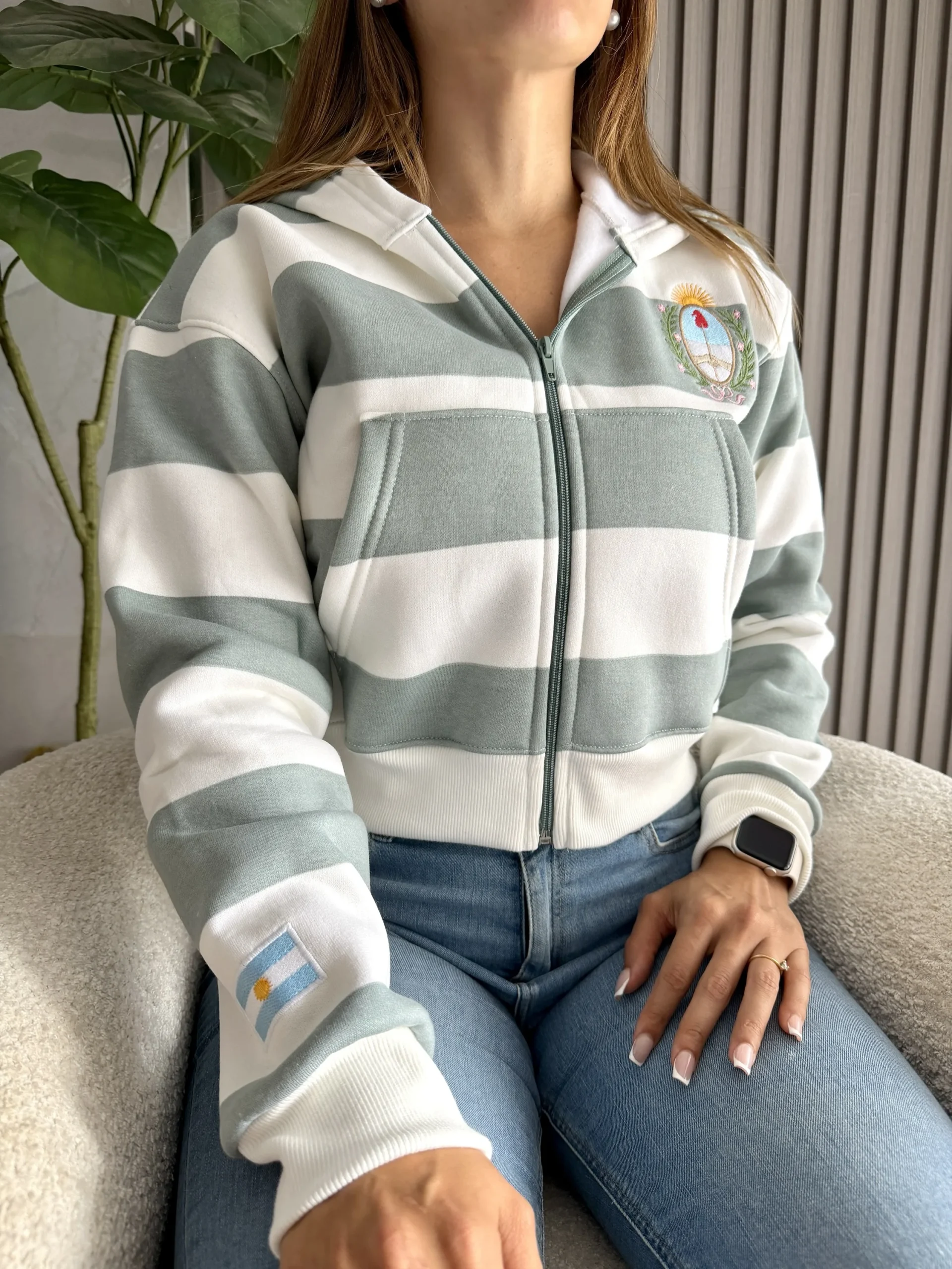 Alternative view of Campera frisa ARGENTINA