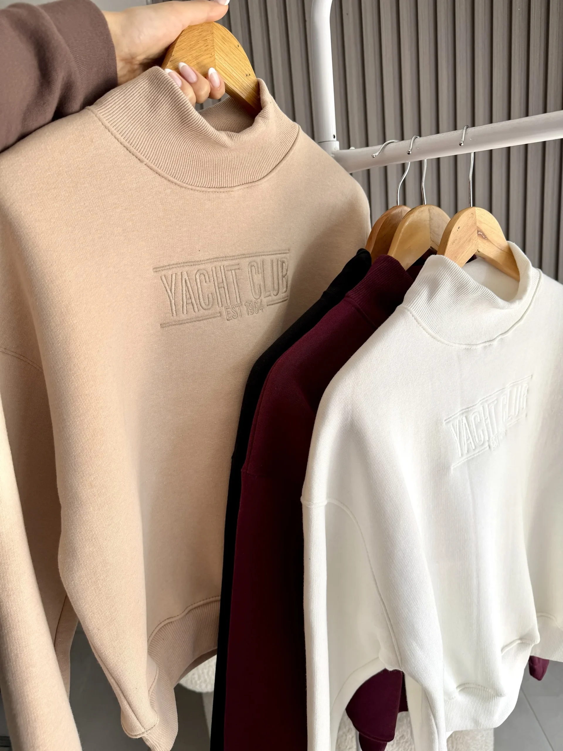 Alternative view of Buzo cuello alto YACHT CLUB 1964