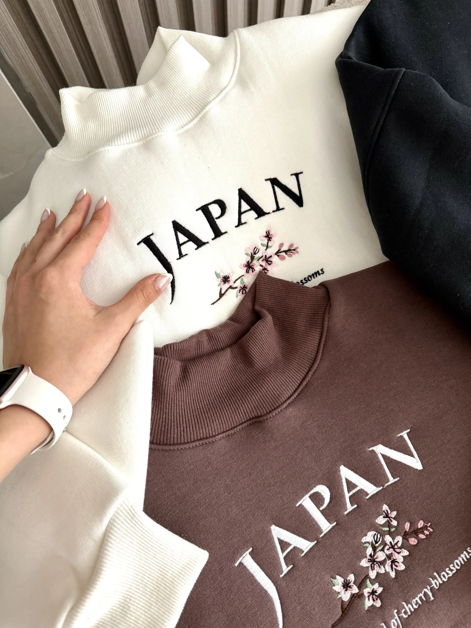 Alternative view of Buzo cuello alto JAPAN