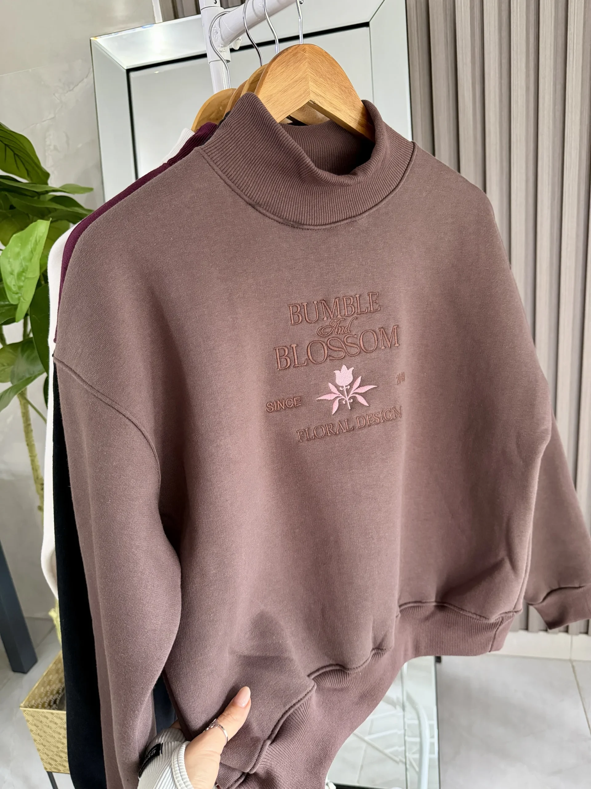 Buzo cuello alto FLORAL DESIGN - Image 12