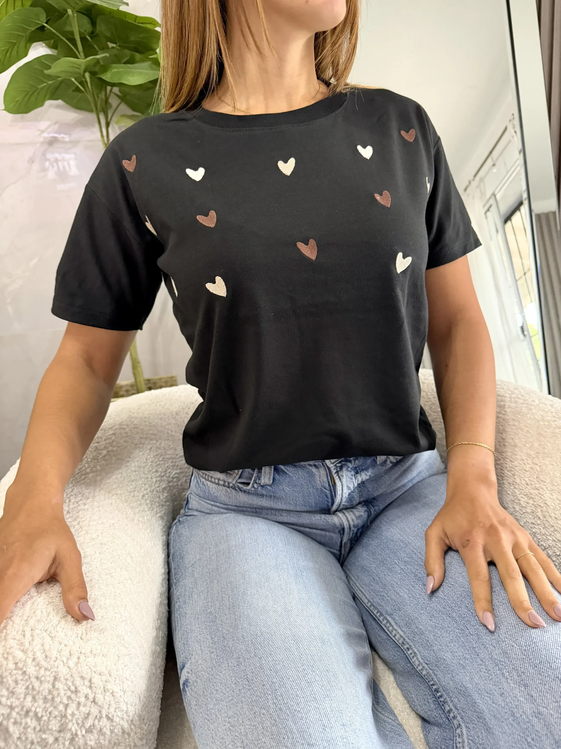 Alternative view of Remera bordada CORAZONES