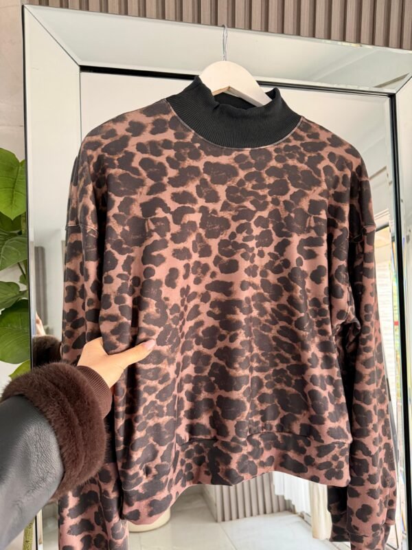 Buzo Print Cuello Alto - Imagen 6