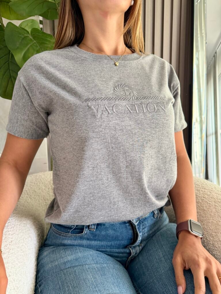 Remera Bordada VACATION