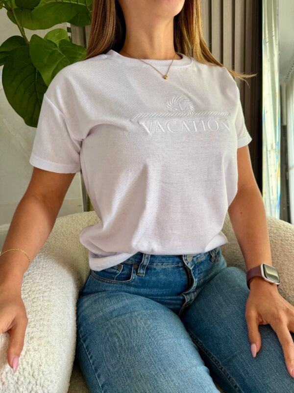 Remera Bordada VACATION - Imagen 6