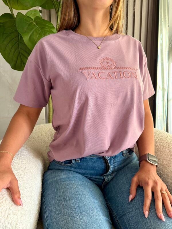 Remera Bordada VACATION - Imagen 3