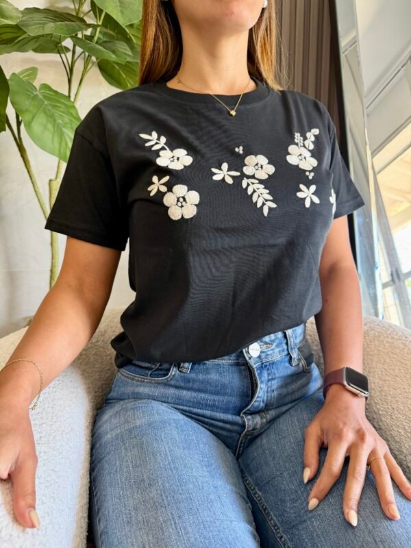 Remera Bordada FLORES - Imagen 6