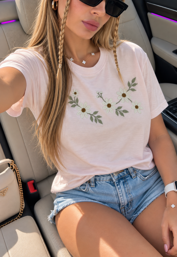 Remera bordada MARGARITAS - Imagen 4