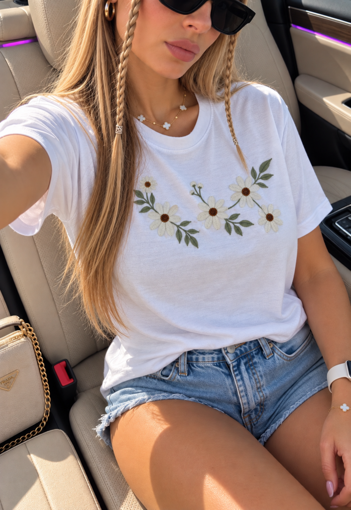 Remera bordada MARGARITAS